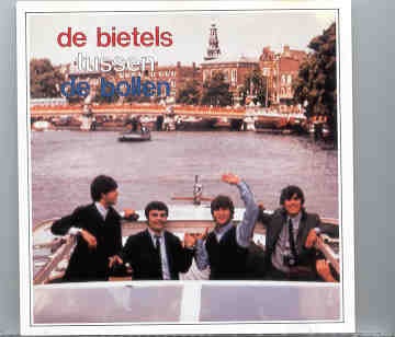 The Beatles – Tussen De Bollen front cover The Beatles - Tussen De Bollen front cover