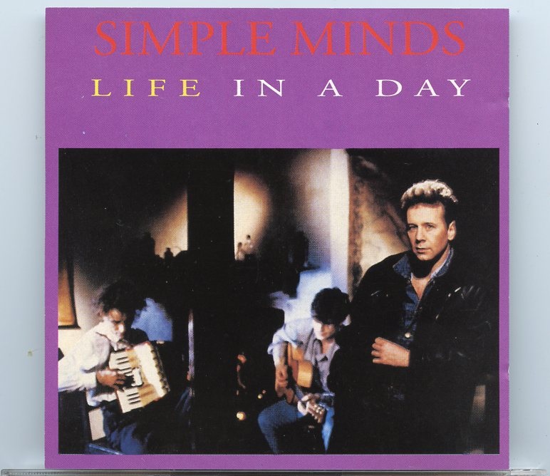 Simple Minds – Life In A Day ( Live in Groningen , Holland , December 28th , 1980 ( Triangle ) front cover Simple Minds - Life In A Day ( Live in Groningen , Holland , December 28th , 1980 ( Triangle ) front cover